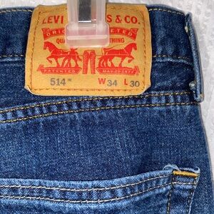 Levi's Slim Straight Blue Jeans with Classic Denim Appeal